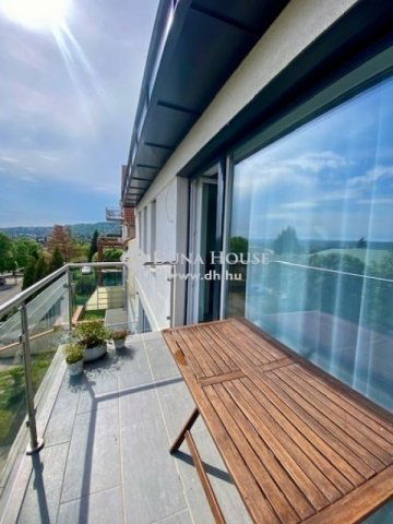 Eladó téglalakás, Pécsett 95 M Ft, 5 szobás