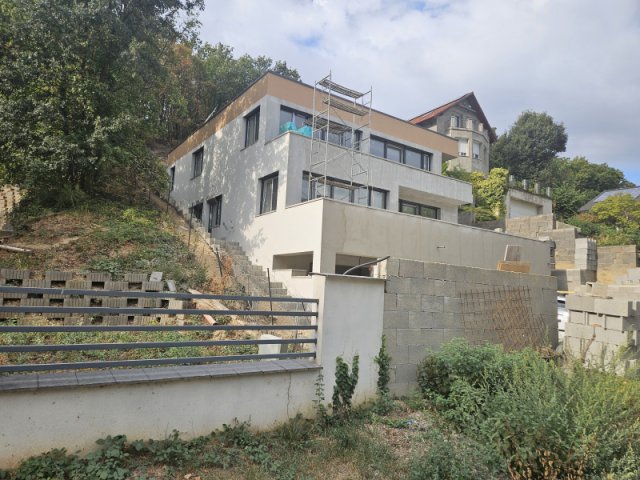 Eladó ikerház, Érden 149.9 M Ft, 4 szobás / költözzbe.hu