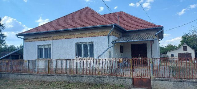 Eladó családi ház, Csépán 21.999 M Ft, 3 szobás
