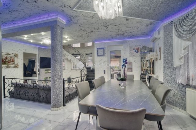 Eladó családi ház, Gyálon 179.9 M Ft, 6 szobás