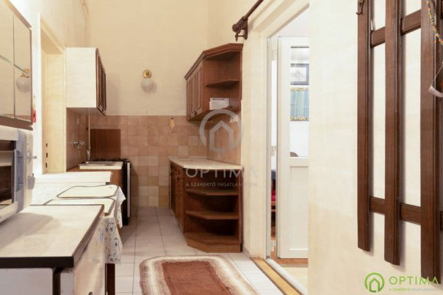 Eladó téglalakás, Budapesten, VI. kerületben, Nagymező utcában