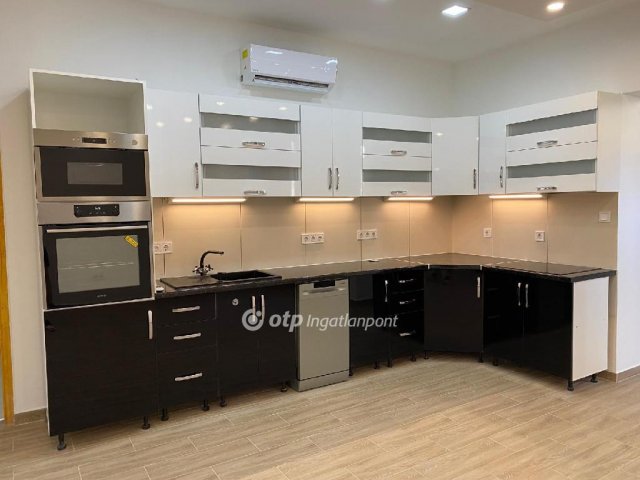 Eladó téglalakás, Budapesten, VIII. kerületben 84.9 M Ft