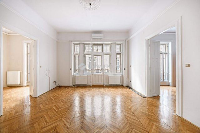 Eladó téglalakás, Budapesten, V. kerületben 219.9 M Ft, 4 szobás