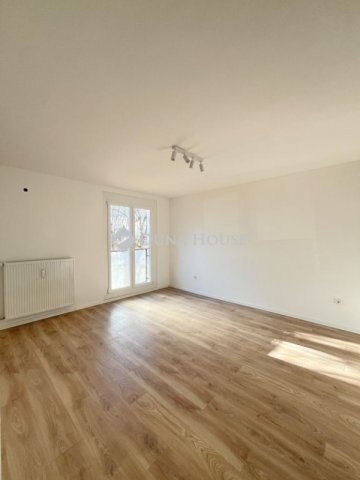 Eladó panellakás, Pécsett 53.9 M Ft, 2 szobás