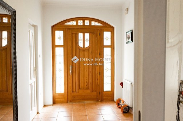 Eladó családi ház, Kecskeméten 248 M Ft, 8 szobás