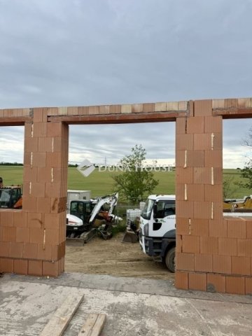 Eladó ikerház, Pécelen 99 M Ft, 4 szobás / költözzbe.hu