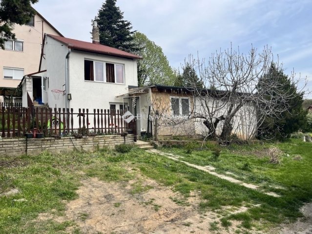 Eladó családi ház, Pécsett 55 M Ft, 5 szobás