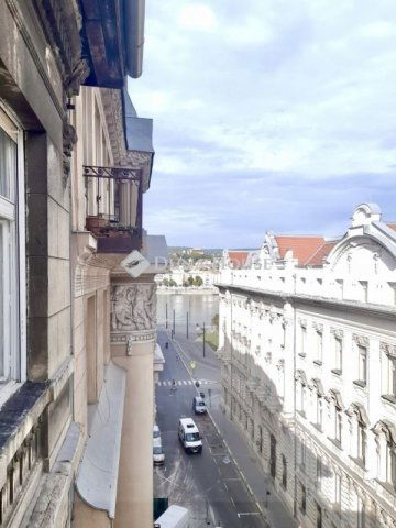 Eladó téglalakás, Budapesten, V. kerületben 110 M Ft, 2 szobás