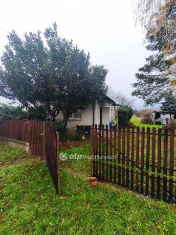 Eladó családi ház, Tiszatarjánban 11 M Ft, 1 szobás