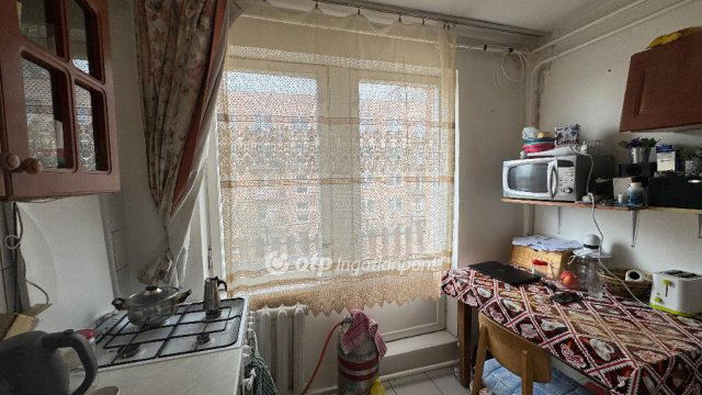 Eladó panellakás, Hajmáskéren 20 M Ft, 2 szobás