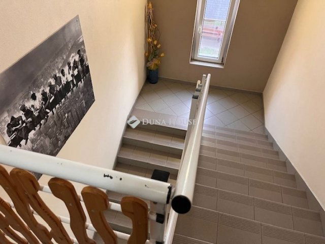 Eladó téglalakás, Kecskeméten 99.5 M Ft, 6 szobás