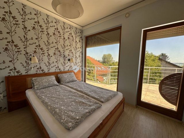 Eladó családi ház, Balatonfüreden 320 M Ft, 7 szobás