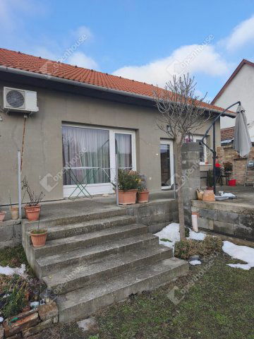 Eladó családi ház, Szegeden 155 M Ft, 4 szobás