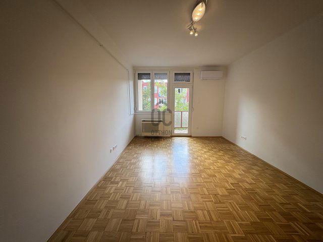 Eladó téglalakás, Cegléden 49.5 M Ft, 2 szobás