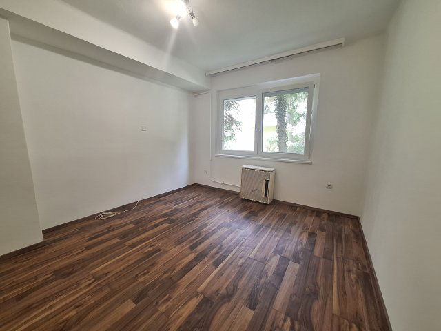 Eladó téglalakás, Makón 32.9 M Ft, 2+1 szobás