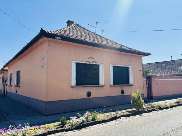 Eladó családi ház, Cegléden 38.9 M Ft, 4 szobás