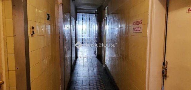 Eladó ipari ingatlan, Békéscsabán 200 M Ft