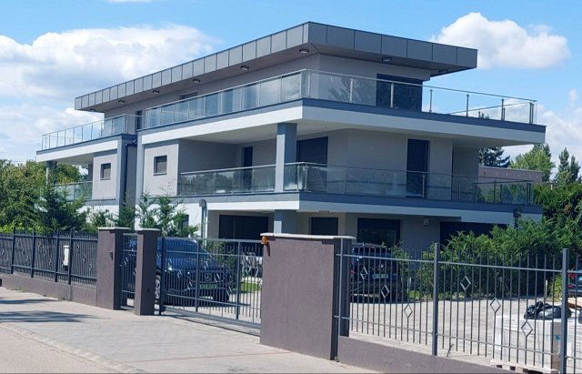 Eladó téglalakás, Szántódon 330.75 M Ft, 3+2 szobás