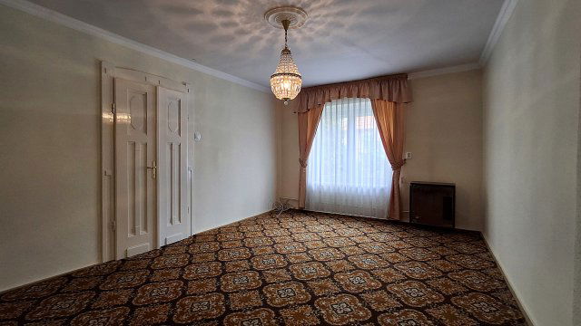 Eladó családi ház, Gyöngyösön 39.9 M Ft, 6 szobás