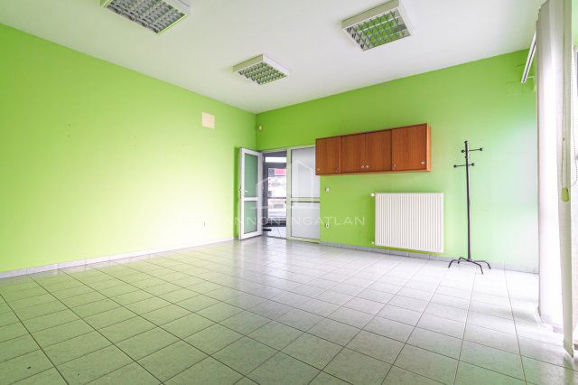 Kiadó üzlethelyiség, Veszprémben 135 E Ft / hó