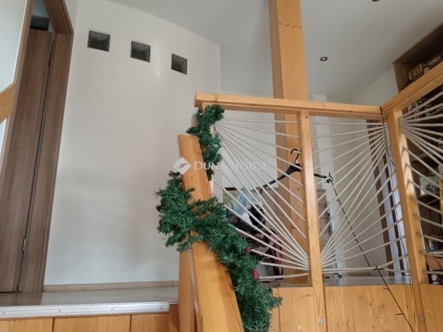 Eladó ikerház, Pécsett 118 M Ft, 6 szobás / költözzbe.hu