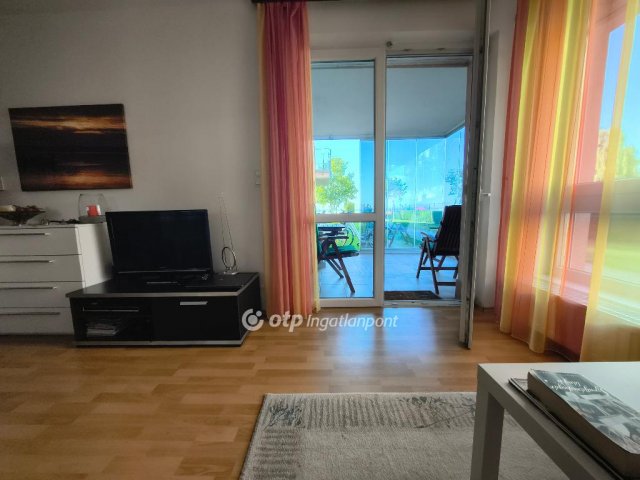 Eladó téglalakás, Siófokon 83 M Ft, 2 szobás