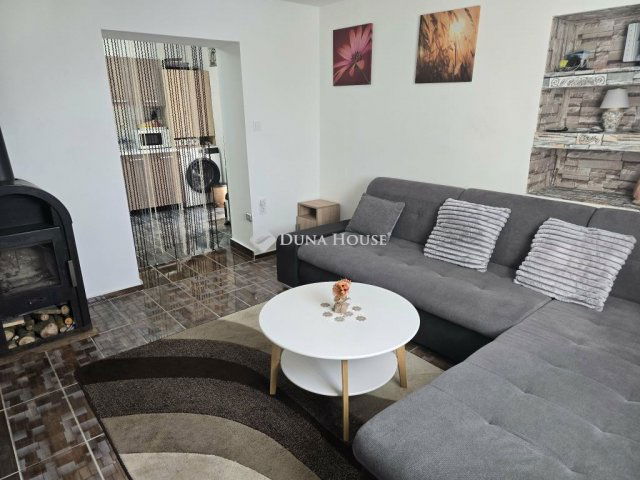 Eladó családi ház, Versegen 35 M Ft, 1+1 szobás