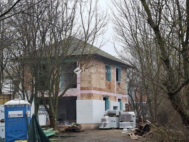 Eladó családi ház, Budapesten, XVI. kerületben, Zselic utcában