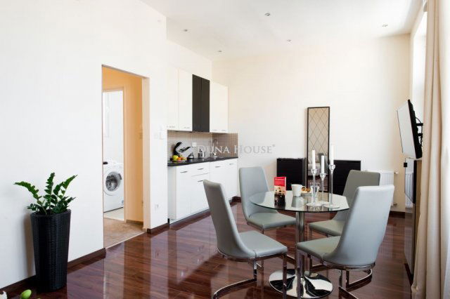 Eladó téglalakás, V. kerületben, Petőfi Sándor utcában