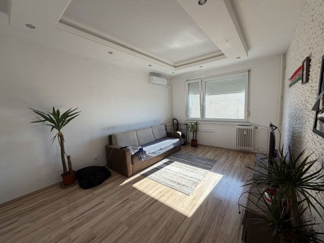 Eladó panellakás, Debrecenben 69.9 M Ft, 4 szobás