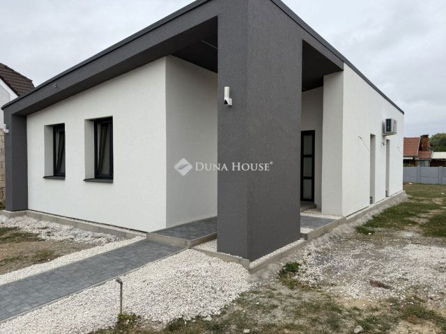Eladó családi ház, Vépen 77.9 M Ft, 1+3 szobás