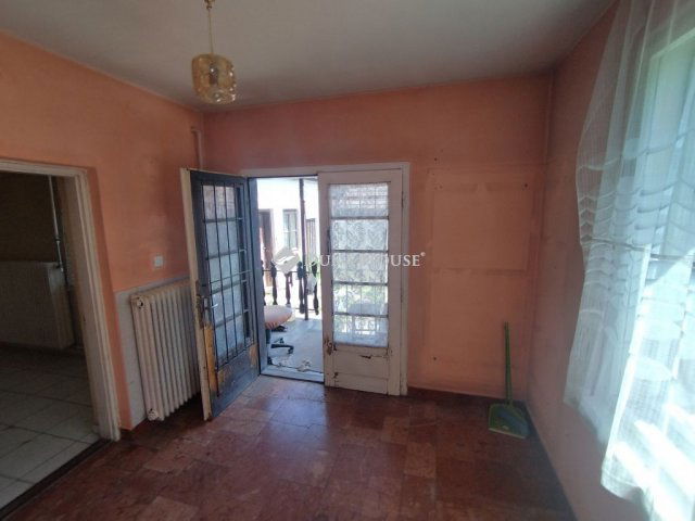 Eladó családi ház, Tatabányán 54.99 M Ft, 2 szobás