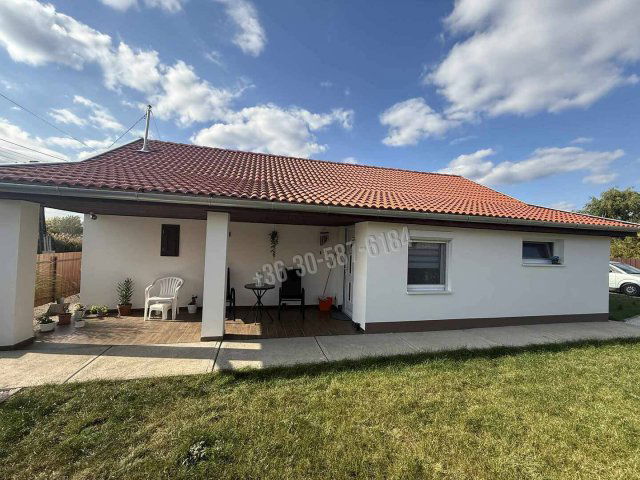 Eladó családi ház, Füzesgyarmaton 26 M Ft, 2 szobás