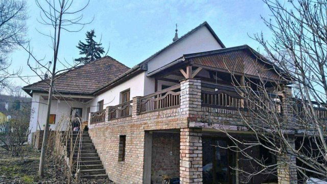 Eladó családi ház, Százhalombattán 135 M Ft, 3+1 szobás