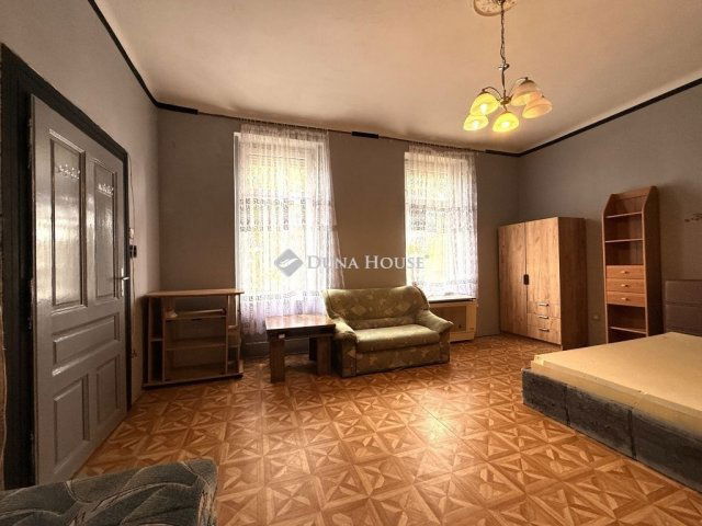 Eladó téglalakás, Győrött 33.9 M Ft, 1 szobás