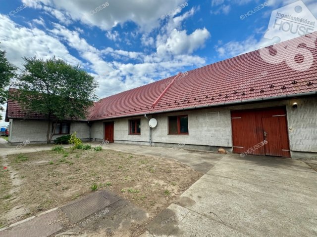 Eladó ipari ingatlan, Kiskunmajsán 170 M Ft / költözzbe.hu