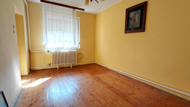 Eladó családi ház, Székesfehérvárott 80 M Ft, 2 szobás