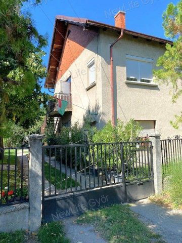 Eladó téglalakás, Győrött 65 M Ft, 3 szobás