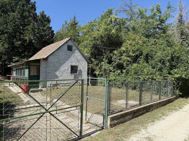 Eladó nyaraló, Alcsútdobozon 17 M Ft, 1 szobás