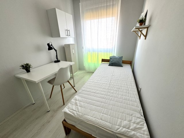 Kiadó panellakás, albérlet, Pécsett, Őz utcában 180 E Ft / hó