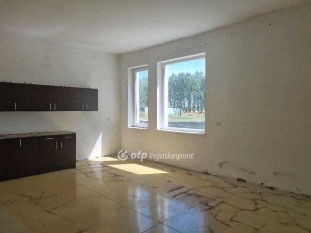 Eladó ipari ingatlan, Gyarmaton 250 M Ft / költözzbe.hu