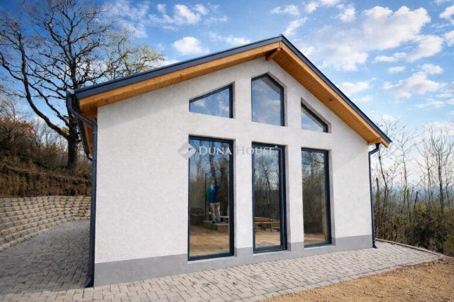 Eladó nyaraló, Esztergomban, Dunaköz utcában 49.99 M Ft