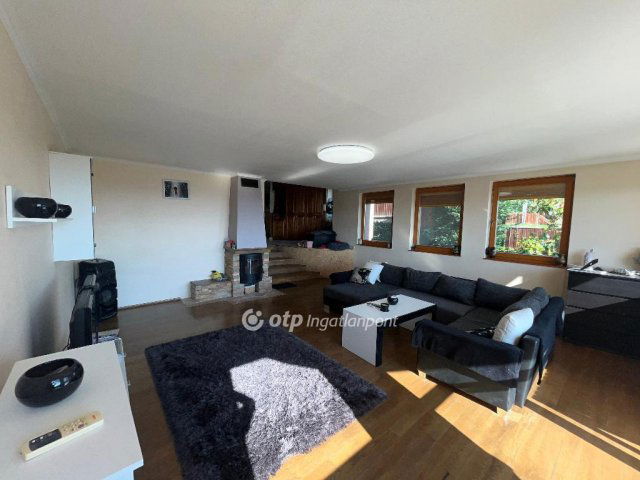 Eladó családi ház, Csömörön 339.9 M Ft, 6 szobás