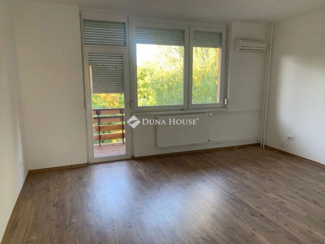 Eladó téglalakás, Tatán 68 M Ft, 3 szobás