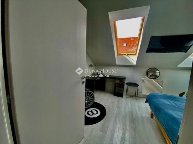 Eladó téglalakás, Pécsett 95 M Ft, 5 szobás