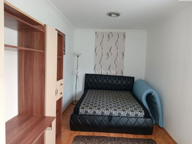 Kiadó panellakás, albérlet, Debrecenben 250 E Ft / hó, 3 szobás