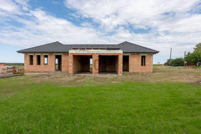 Eladó ikerház, Lovasberényben 84.5 M Ft, 4 szobás