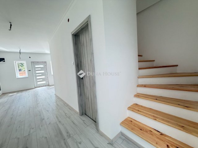 Eladó ikerház, Budapesten, XVIII. kerületben 74.9 M Ft