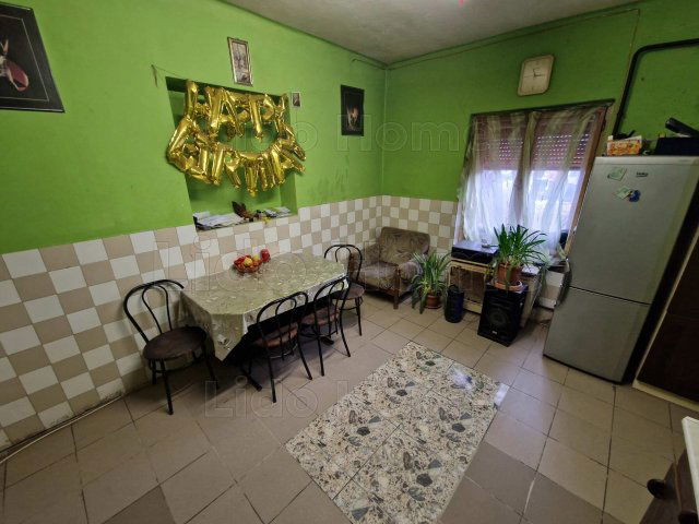 Eladó családi ház, Polgárdin 36 M Ft, 7+1 szobás