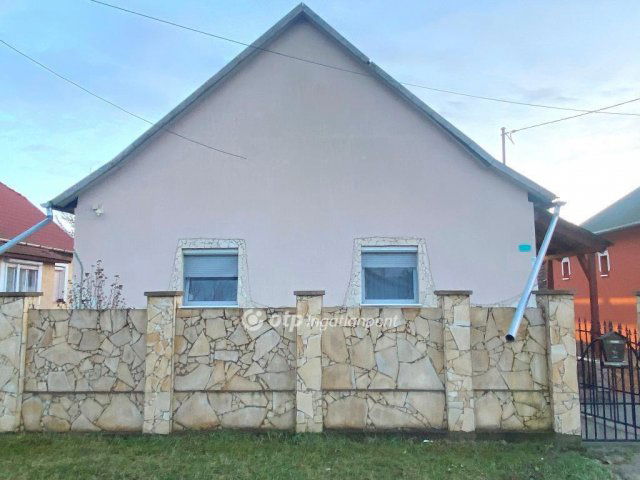 Eladó családi ház, Tiszafüreden 54 M Ft, 4 szobás